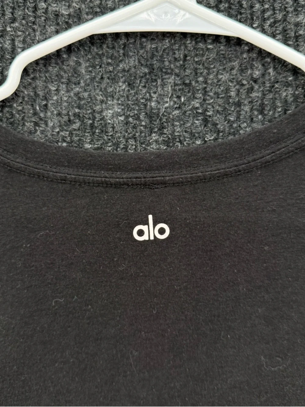 ALO Yoga black cropped